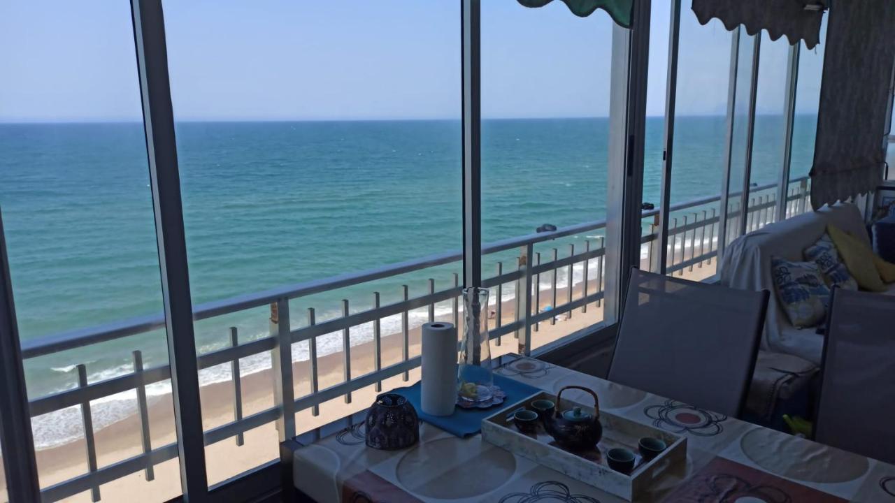 Blue Double Private Room At Front Beach - Habitacion Doble En La Playa Walencja Zewnętrze zdjęcie