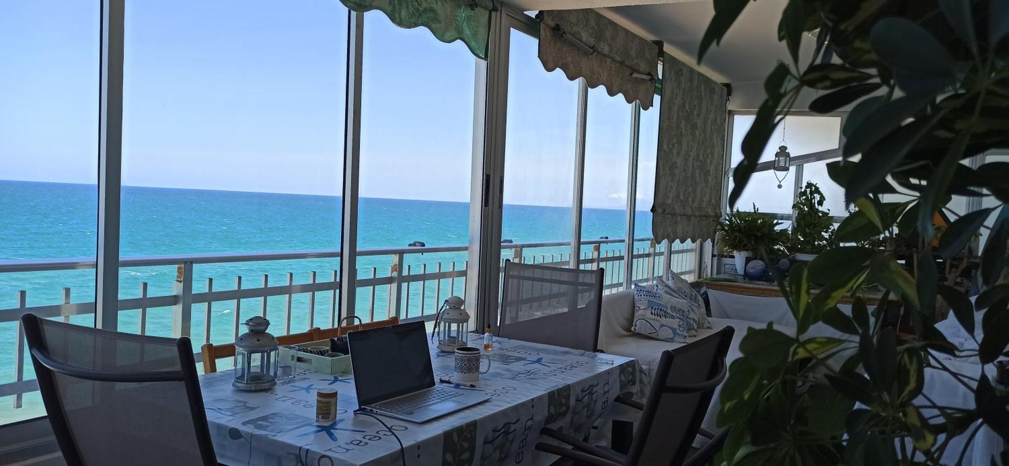 Blue Double Private Room At Front Beach - Habitacion Doble En La Playa Walencja Zewnętrze zdjęcie